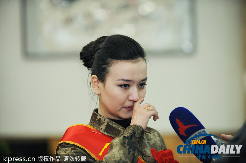 綠色軍營柔美風(fēng)景線 盤點世界各國女兵誰最美（組圖）
