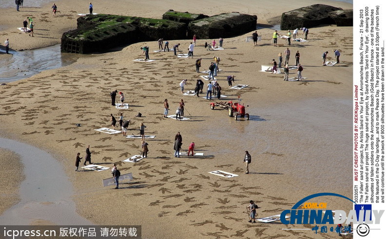 藝術(shù)家沙灘打造9000個陣亡士兵剪影 紀(jì)念世界和平日