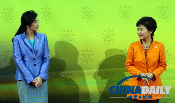 東盟峰會：越南總理“艷福不淺” 獲韓泰兩美女政客“夾擊”