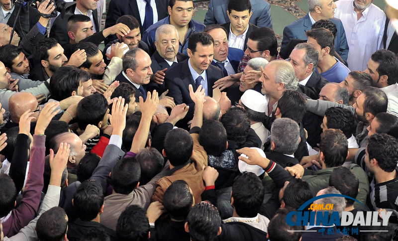 敘利亞總統(tǒng)阿薩德現(xiàn)身清真寺 參加宰牲節(jié)聚禮