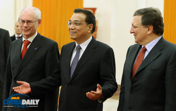 李克強(qiáng)與歐盟領(lǐng)導(dǎo)人共同會(huì)見記者 介紹第十六次中國歐盟領(lǐng)導(dǎo)人會(huì)晤成果