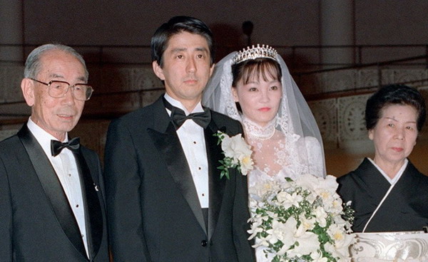 日媒：安倍夫人公開(kāi)短信秀恩愛(ài) 祝老公情人節(jié)快樂(lè)