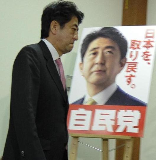 日本前官房長官批評(píng)安倍政府“危險(xiǎn)偏頗”