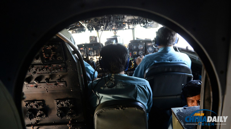 越南空軍搜救發(fā)現(xiàn)海上油帶 或與馬航失聯(lián)客機有關(guān)