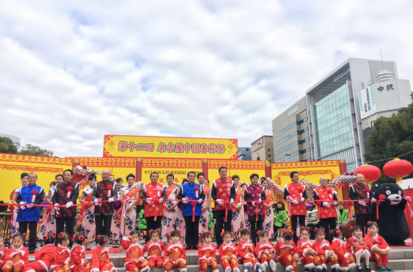 這些年，春節(jié)已經(jīng)走出國門，各國都在跟我們一起過年