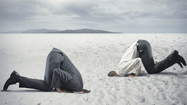 To bury your head in the sand 逃避現(xiàn)實