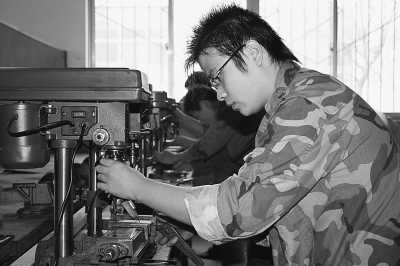山東4萬(wàn)多大學(xué)生回爐上技校
