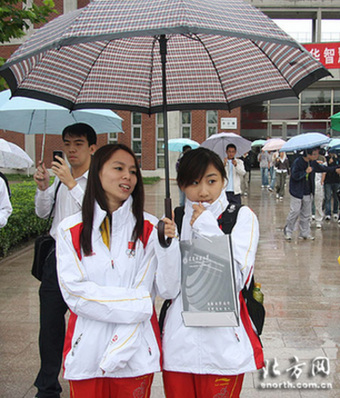 奧運(yùn)冠軍天津科技大學(xué)報到