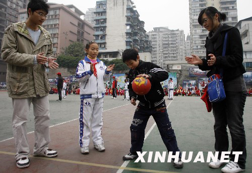 手拉手，我們做朋友