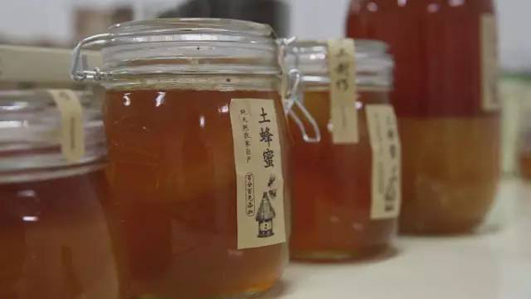 你的烤馕、野蜂蜜和土雞蛋到了?？瓷衬〈迦绾瓮孓D(zhuǎn)電商丨解碼中國