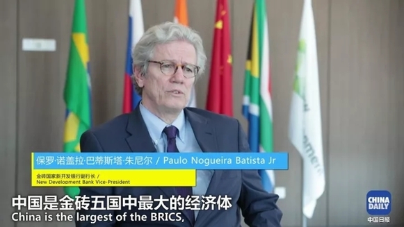 萌娃抱著地球儀，開(kāi)始思考中國(guó)在世界上起了什么作用丨艾瑞克的小課堂