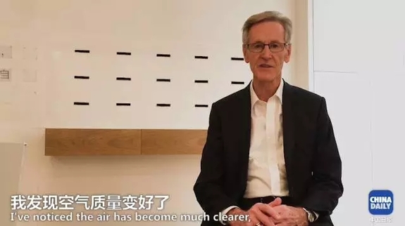 美國(guó)萌娃澆花“澆”出環(huán)保心得：賺得多，天更藍(lán)，才是硬道理！丨艾瑞克的小課堂