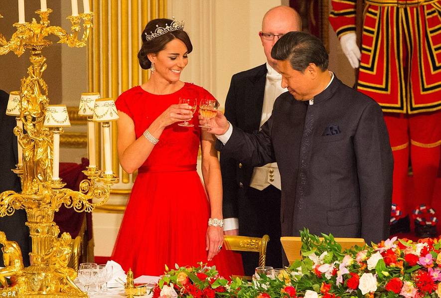 組圖：英女王舉行盛大國(guó)宴招待習(xí)近平和夫人彭麗媛