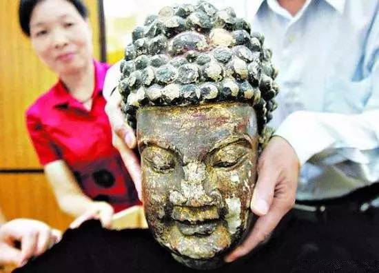 “小心地滑倒”？雷人翻譯終于有人管了，國(guó)家給出公共場(chǎng)所英譯標(biāo)準(zhǔn)答案！