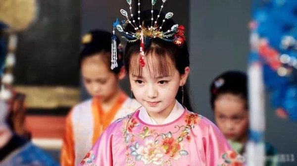 小戲骨版《紅樓夢》演技炸裂，眼角眉梢都是戲，哪個萌娃最得你心？