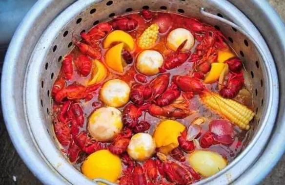 2017全國(guó)美食消費(fèi)報(bào)告出爐，大家最愛(ài)吃這個(gè)菜！