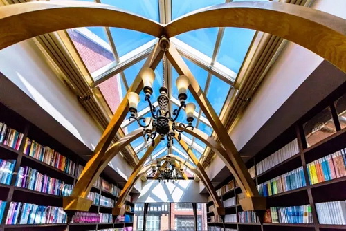 Scenic spots populate metro line