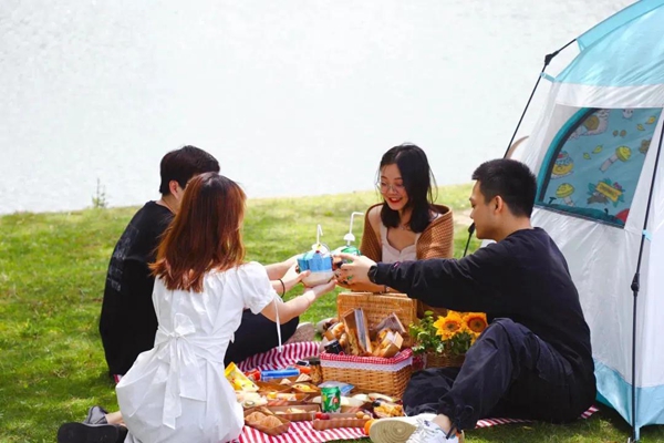 Enjoy a fall picnic at Yuluxe Sheshan