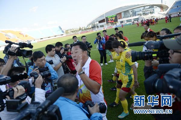 女子橄欖球決賽驚現(xiàn)71:0 北京隊不滿判罰消極比賽