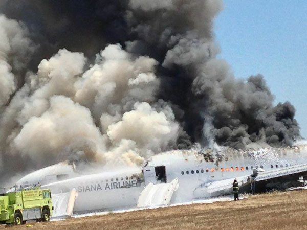 Asiana Airlines Boeing 777 is engulfed in smoke on the tarmac after a crash landing at San Francisco International Airport in California, July 6, 2013 3rd Chinese girl dies of injuries in Asiana air crash