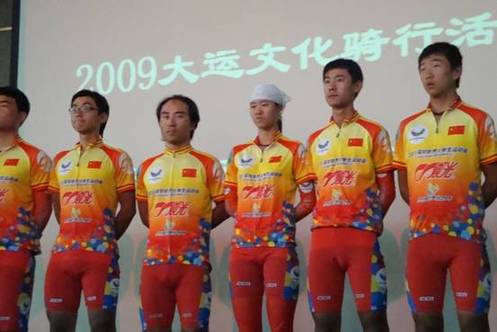 騎行中國(guó) 相約深圳  大運(yùn)“騎跡”車隊(duì)抵達(dá)武漢