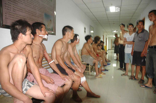 河南洛陽一化工廠發(fā)生爆炸 數(shù)百群眾受傷(圖)